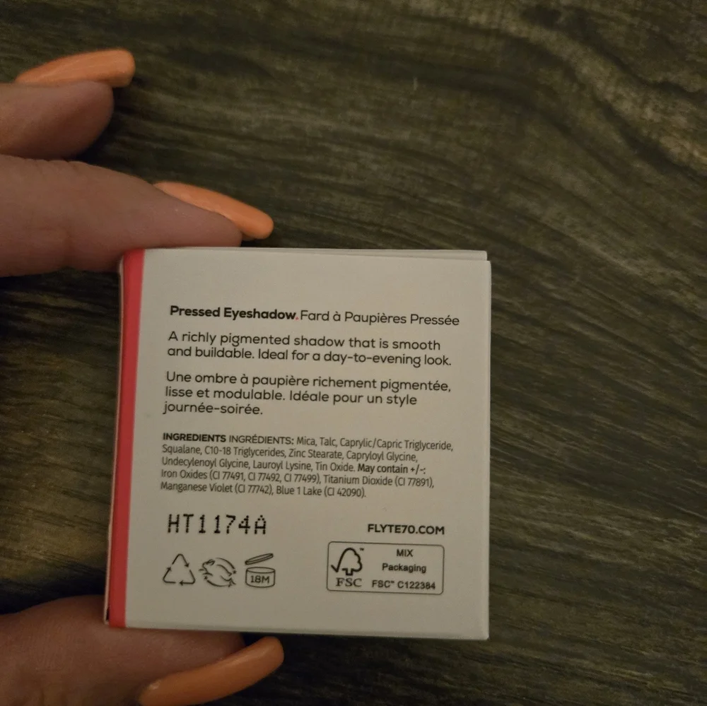 Flyte.70 HazyView.Dense Eyeshadow- Planet Earth